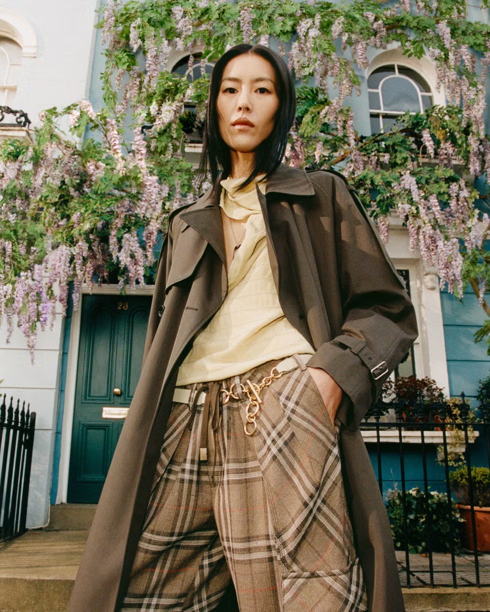 it-s-always-burberry-weather-london-in-love-4x5-2-67adb090569f1.avif.jpg